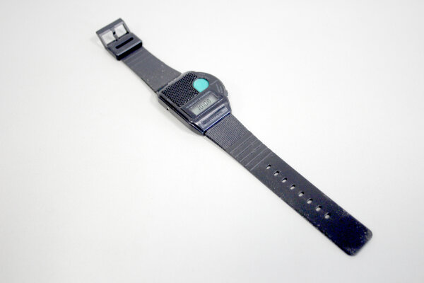 Sprechende Armbanduhr mit großem Knopf